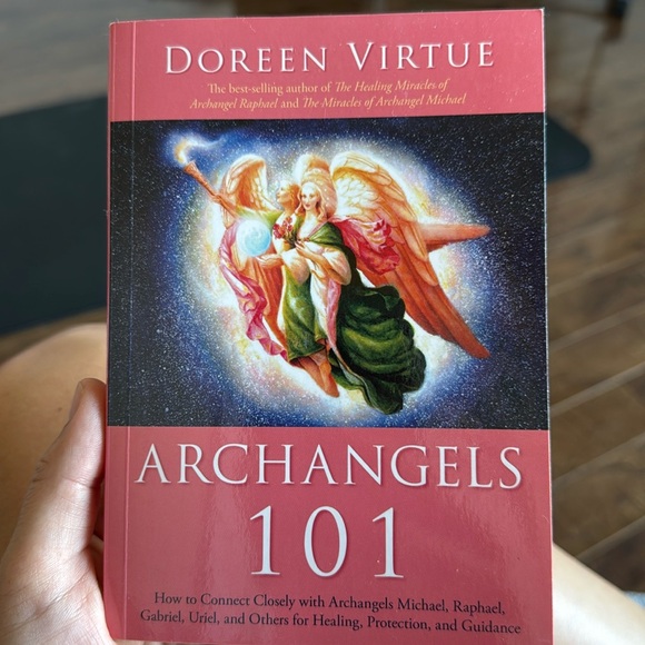 Book: Archangels 101 - Picture 1 of 1